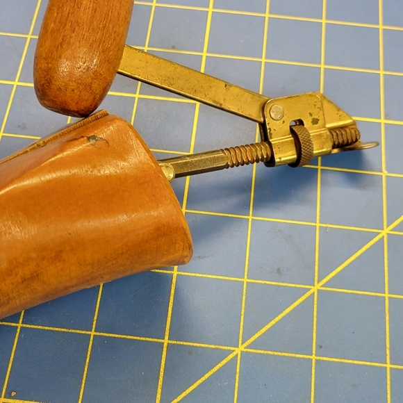 Adjustable Cedar Wood 1 Shoe Trees - Picture 7 of 7